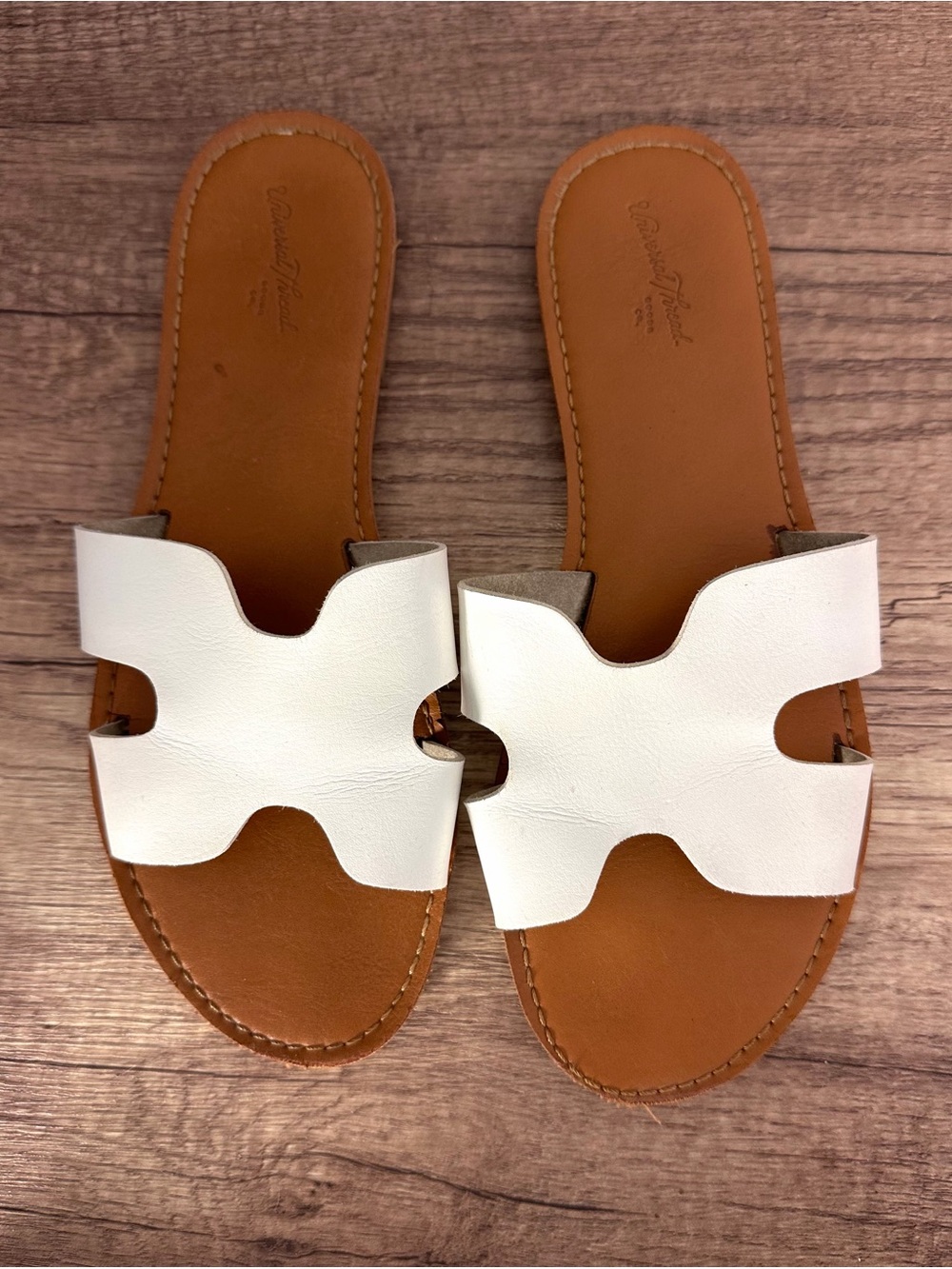 Universal Thread White Leather Cutout Slide Sandals Size 8